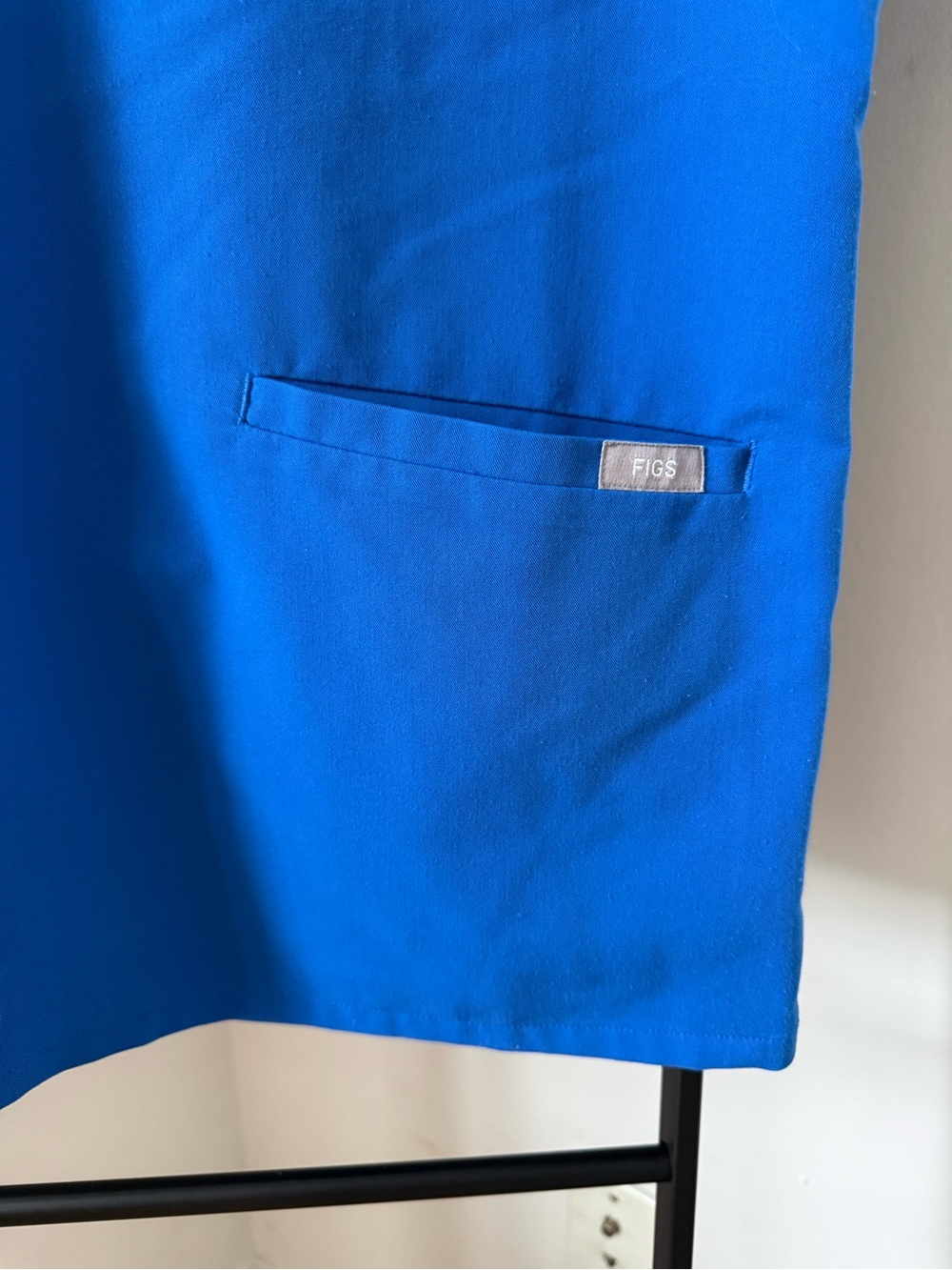 FIGS Royal Blue V-Neck Medical Scrub Top, size M - Picture 3 of 4
